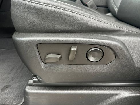 Used 2023 Chevrolet Tahoe Z71 w/ Luxury Package image 20