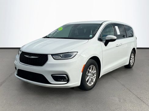 Certified 2023 Chrysler Pacifica Touring-L FWD image 3