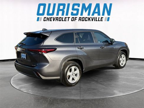 Used 2024 Toyota Highlander LE image 6