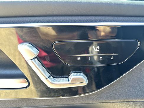 Used 2024 Mercedes-Benz GLC 300 4MATIC image 12