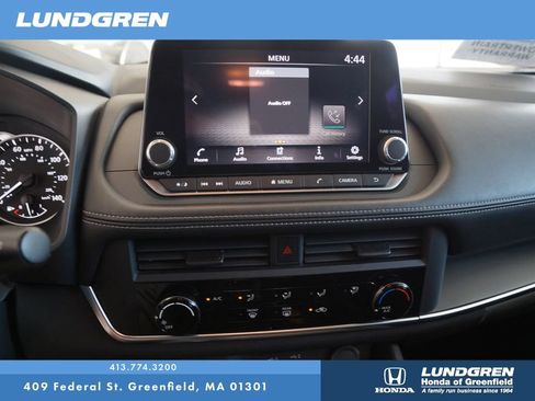 Used 2024 Nissan Rogue S AWD/4WD image 21