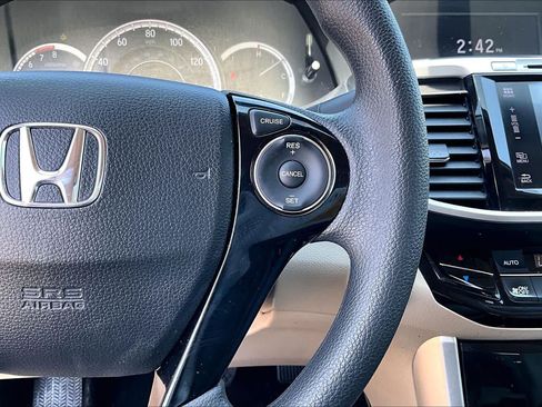 Used 2016 Honda Accord EX image 25