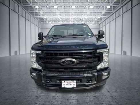 Certified 2022 Ford F250 XLT w/ Black Appearance Package AWD/4WD image 4