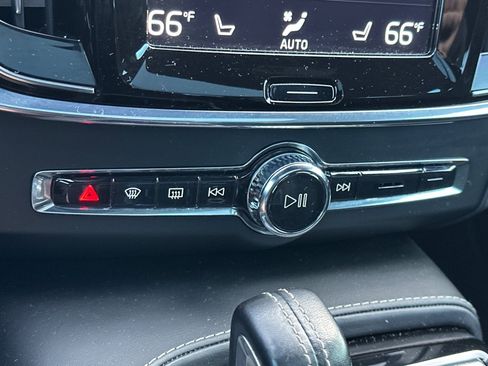 Used 2020 Volvo S90 T8 Inscription w/ Advanced Package image 22