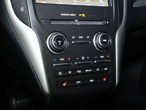Used 2019 Lincoln MKC Premiere FWD image 26