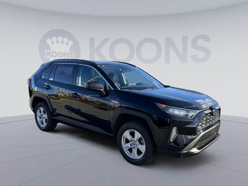Used 2020 Toyota RAV4 LE image 10