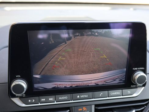 Used 2024 Nissan Altima 2.5 SV FWD image 12