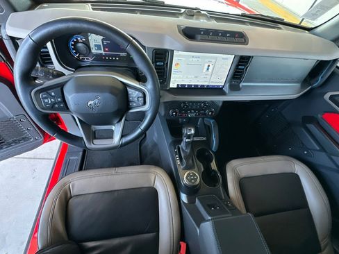 Used 2024 Ford Bronco Wildtrak image 12