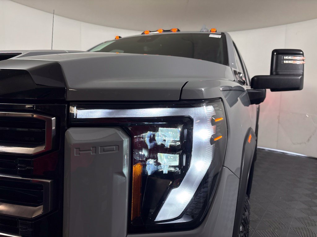 Used 2025 GMC Sierra 2500 AT4X AWD/4WD image 9