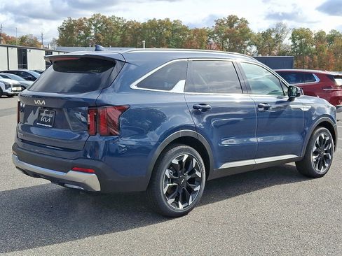 New 2025 Kia Sorento EX image 4