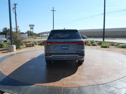 Used 2025 Lexus TX 500h AWD image 3