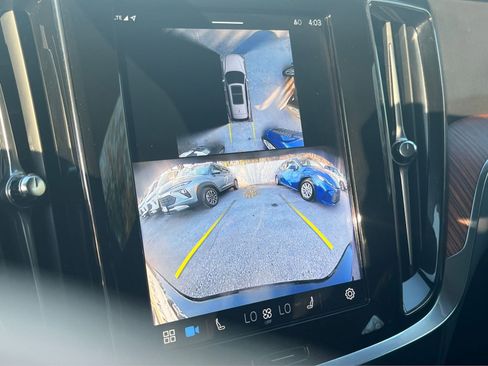 Used 2025 Volvo V60 B5 Cross Country Plus image 17