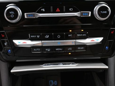 Used 2022 Ford Explorer Limited w/ Equipment Group 301A AWD/4WD image 24