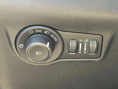 Used 2026 Jeep Compass Limited AWD/4WD image 19