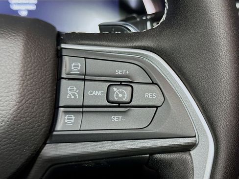 New 2025 Jeep Grand Cherokee Altitude AWD/4WD image 30