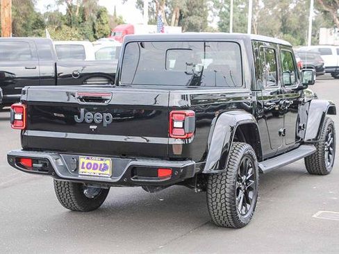 Used 2023 Jeep Gladiator Overland image 4