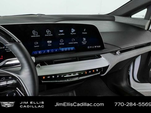 Used 2025 Cadillac Optiq Luxury 1 AWD/4WD image 13