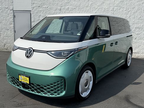 Used 2025 Volkswagen ID. Buzz 1st Edition AWD/4WD image 2