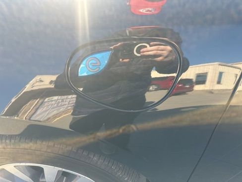 Used 2025 Chrysler Pacifica Select w/ Uconnect Theater Family Group image 5