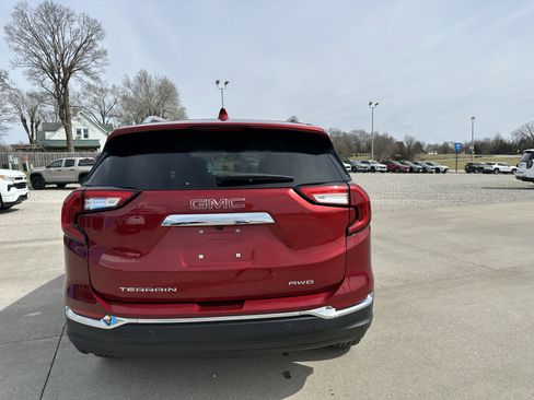 Used 2024 GMC Terrain SLT w/ Infotainment Package II AWD/4WD image 4