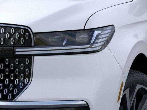 New 2026 Lincoln Navigator Reserve AWD/4WD image 18
