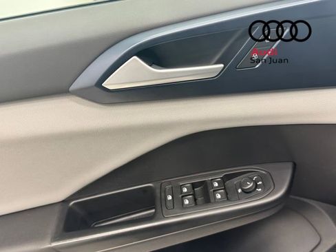 Used 2022 Volkswagen Taos SE w/ Panoramic Sunroof Package FWD image 29