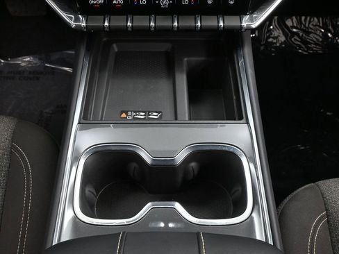 Used 2025 GMC Acadia Elevation image 31