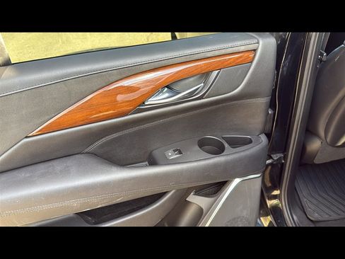 Used 2018 Cadillac Escalade Luxury image 23