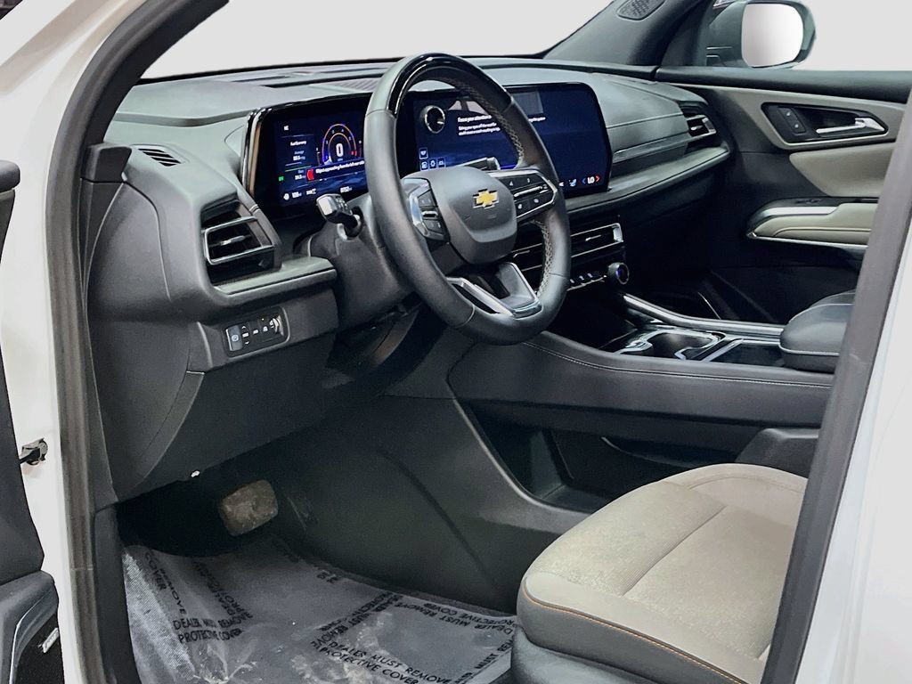 Used 2024 Chevrolet Traverse LT w/ Enhanced Driving Package AWD/4WD image 9
