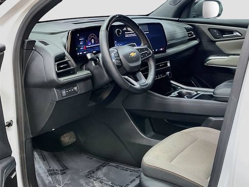 Used 2024 Chevrolet Traverse LT w/ Enhanced Driving Package AWD/4WD image 9