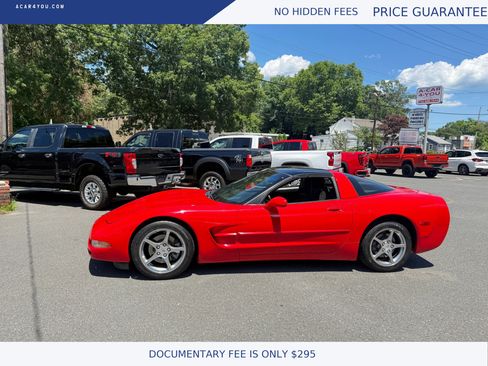Used 2002 Chevrolet Corvette Coupe w/ Preferred Equipment Group2 RWD image 2
