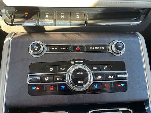 Used 2021 Lincoln Aviator Grand Touring w/ Equipment Group 301A image 18