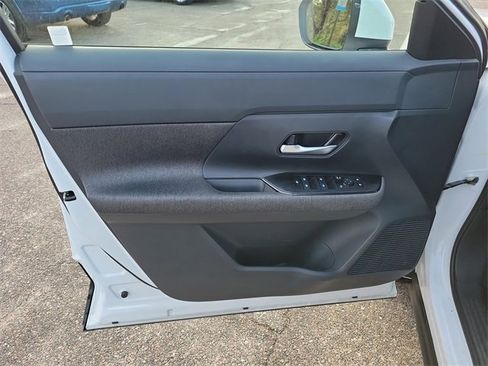 Used 2025 Nissan Kicks SV w/ Interior Electronics Package image 10