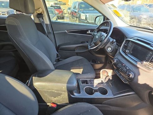 Used 2017 Kia Sorento LX w/ LX Convenience Package image 11