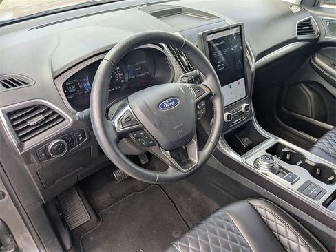 Used 2024 Ford Edge Titanium image 20