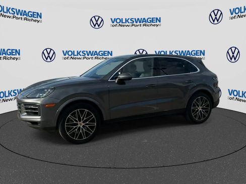 Used 2025 Porsche Cayenne AWD/4WD image 4