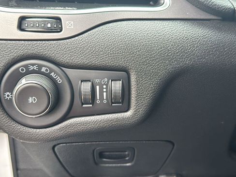 Used 2021 Jeep Cherokee Latitude Lux FWD image 9