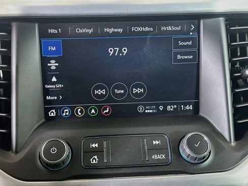 Used 2023 GMC Acadia SLT FWD image 21