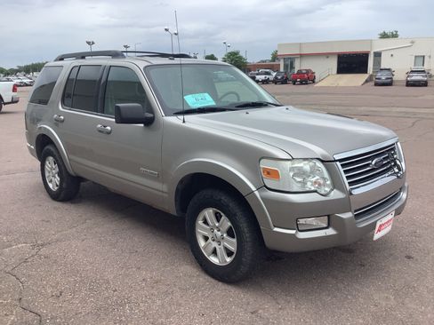 Used 2008 Ford Explorer XLT AWD/4WD image 3