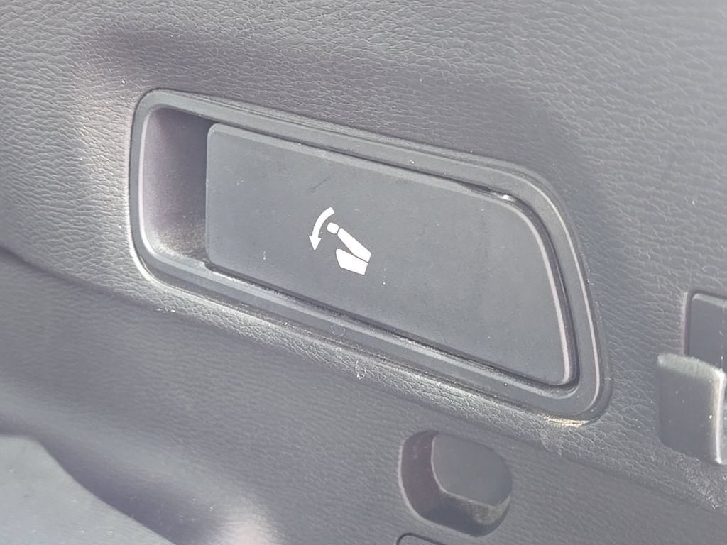 Used 2025 Mitsubishi Outlander SE FWD image 38