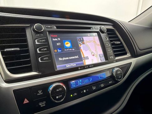 Used 2016 Toyota Highlander XLE FWD image 6
