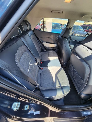 Used 2021 Hyundai Venue FWD image 7