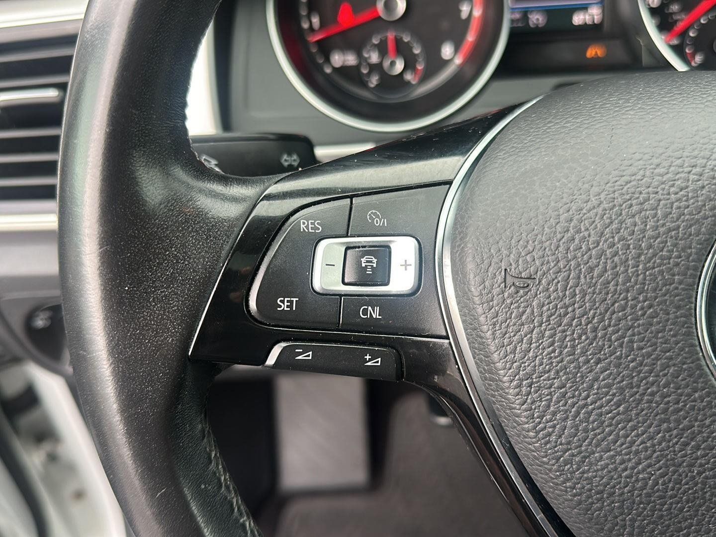 Used 2018 Volkswagen Atlas SEL AWD/4WD image 13