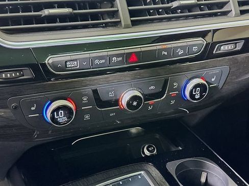 Used 2018 Audi Q7 3.0T Premium Plus AWD/4WD image 16