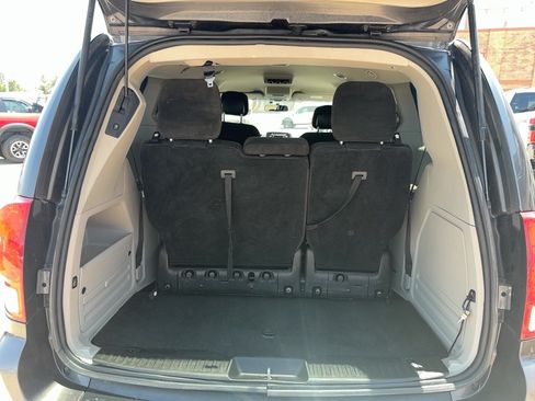 Used 2016 Dodge Grand Caravan SXT FWD image 25