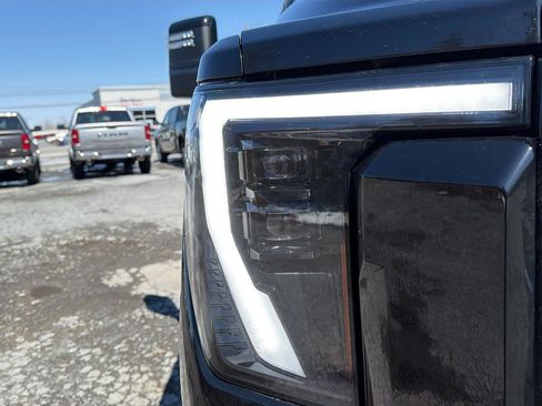 Used 2024 GMC Sierra 2500 AT4 w/ AT4 Premium Plus Package image 9