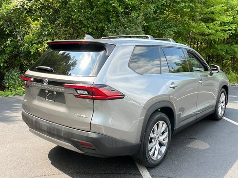 Used 2025 Toyota Grand Highlander AWD image 5