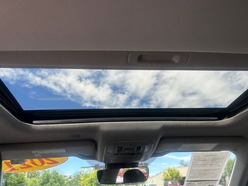 Used 2021 Toyota Highlander XLE FWD image 24