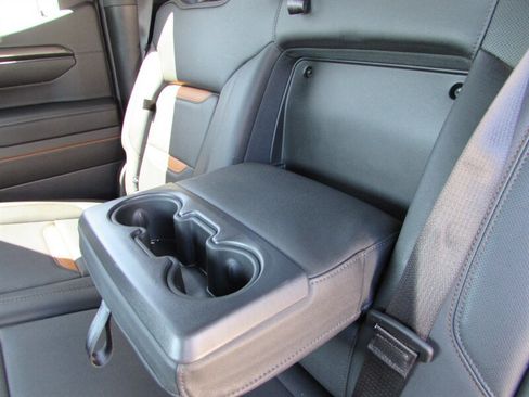 Used 2023 GMC Sierra 1500 AT4 w/ Technology Package AWD/4WD image 33