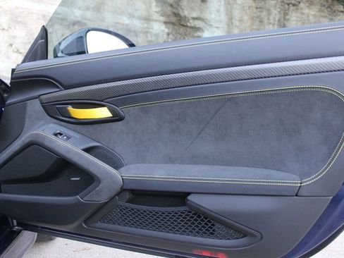 Used 2025 Porsche 718 Cayman GT4 RS image 34